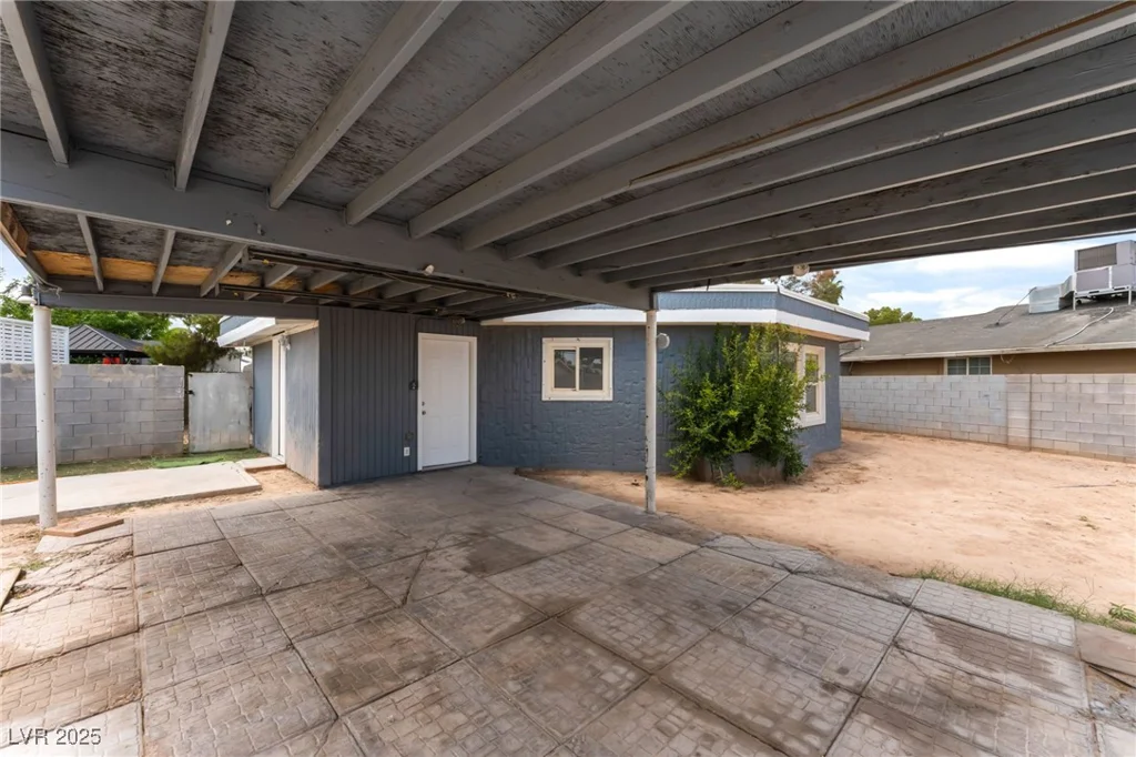 2301 Maverick, Las Vegas, NV 89108