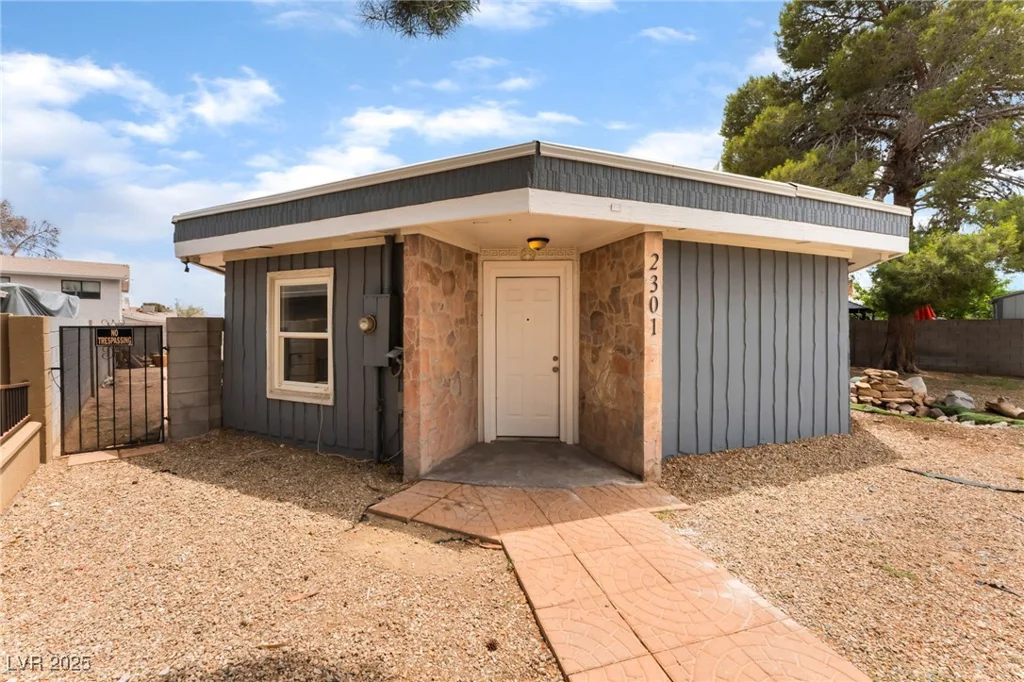 2301 Maverick, Las Vegas, NV 89108