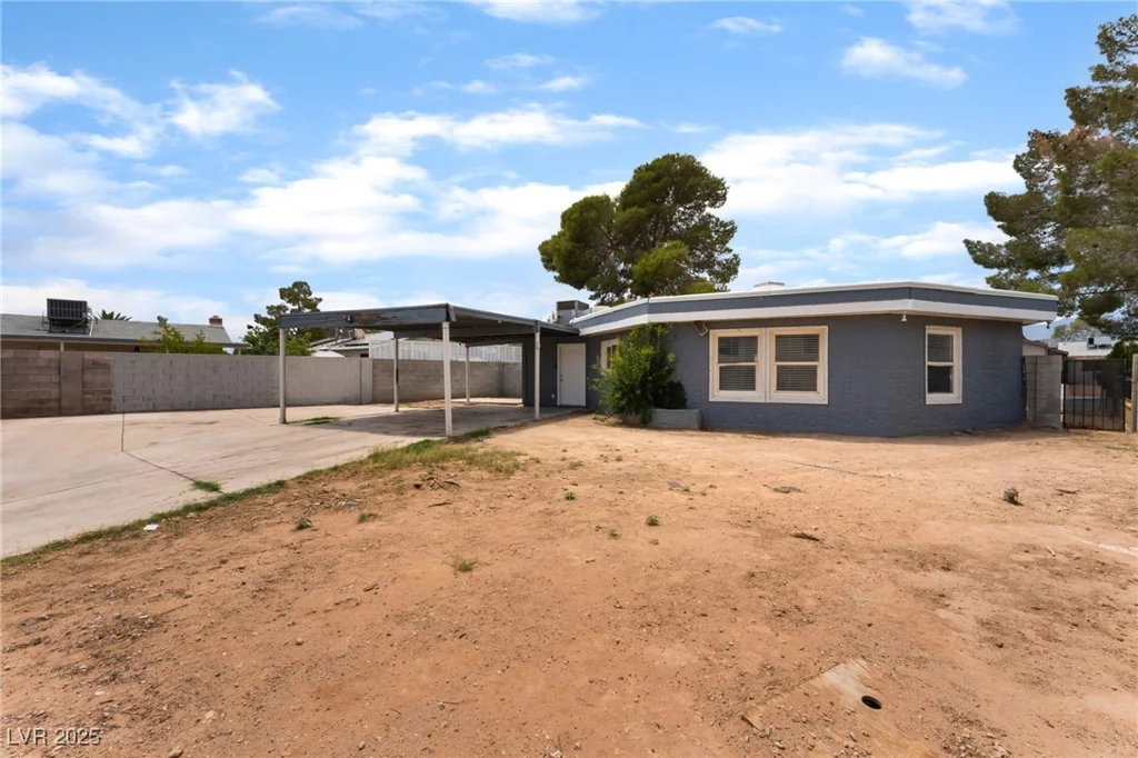 2301 Maverick, Las Vegas, NV 89108