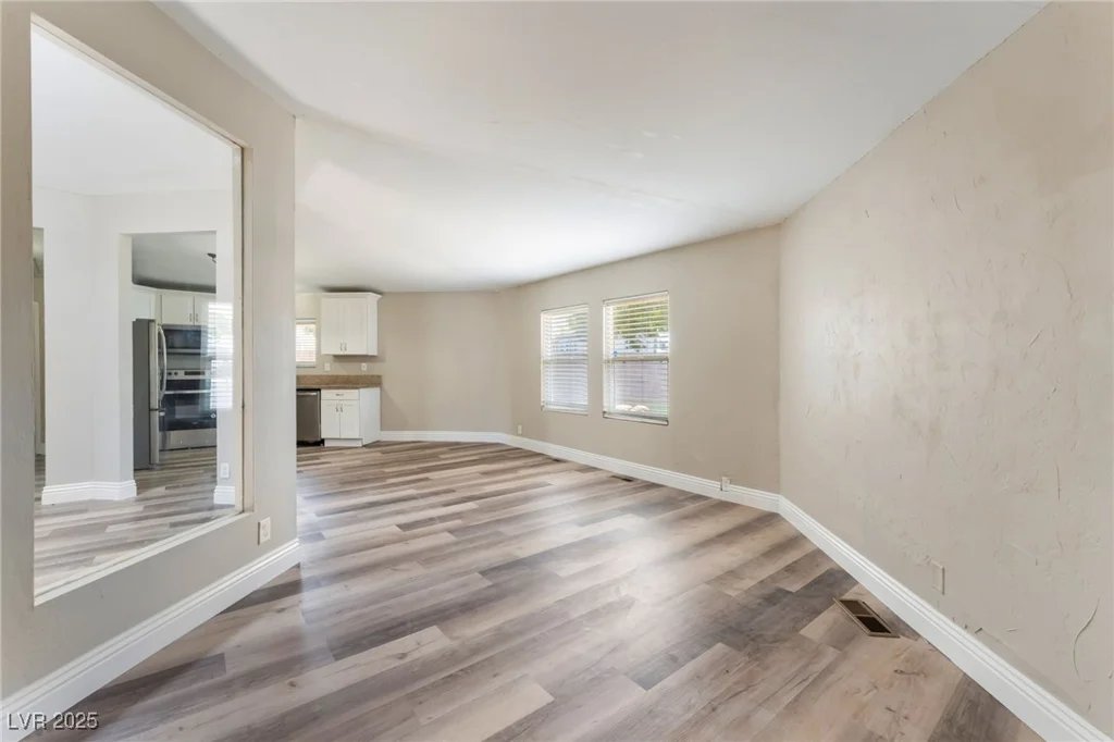 2301 Maverick, Las Vegas, NV 89108