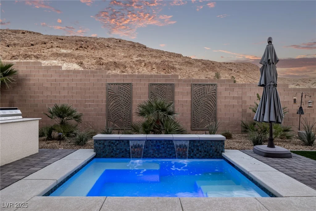 30 Hilltop Crest, Henderson, NV 89011