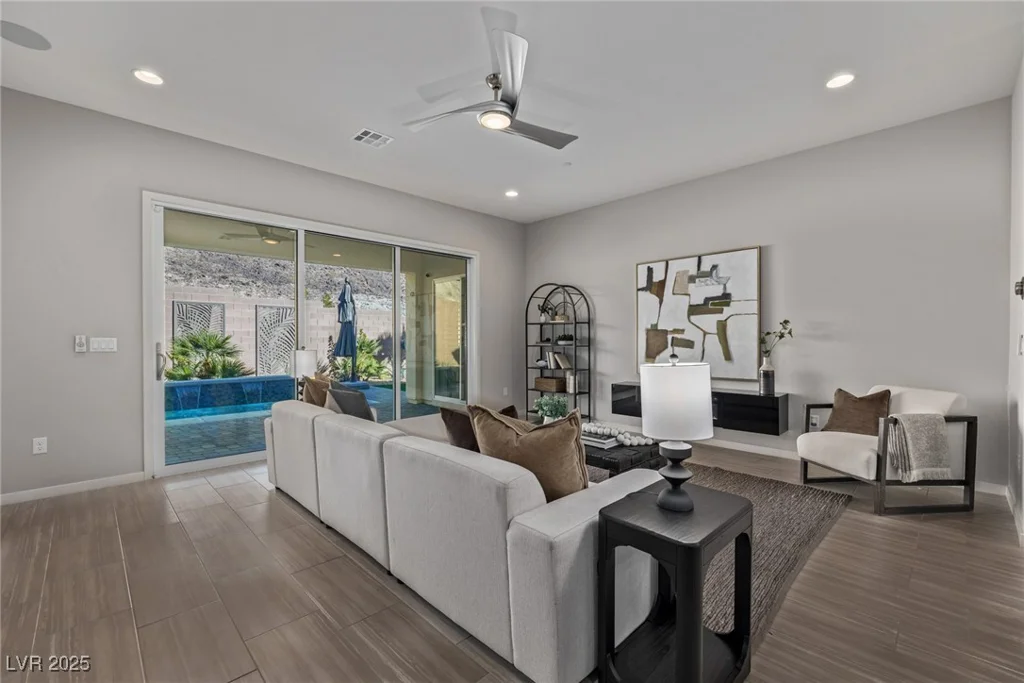30 Hilltop Crest, Henderson, NV 89011