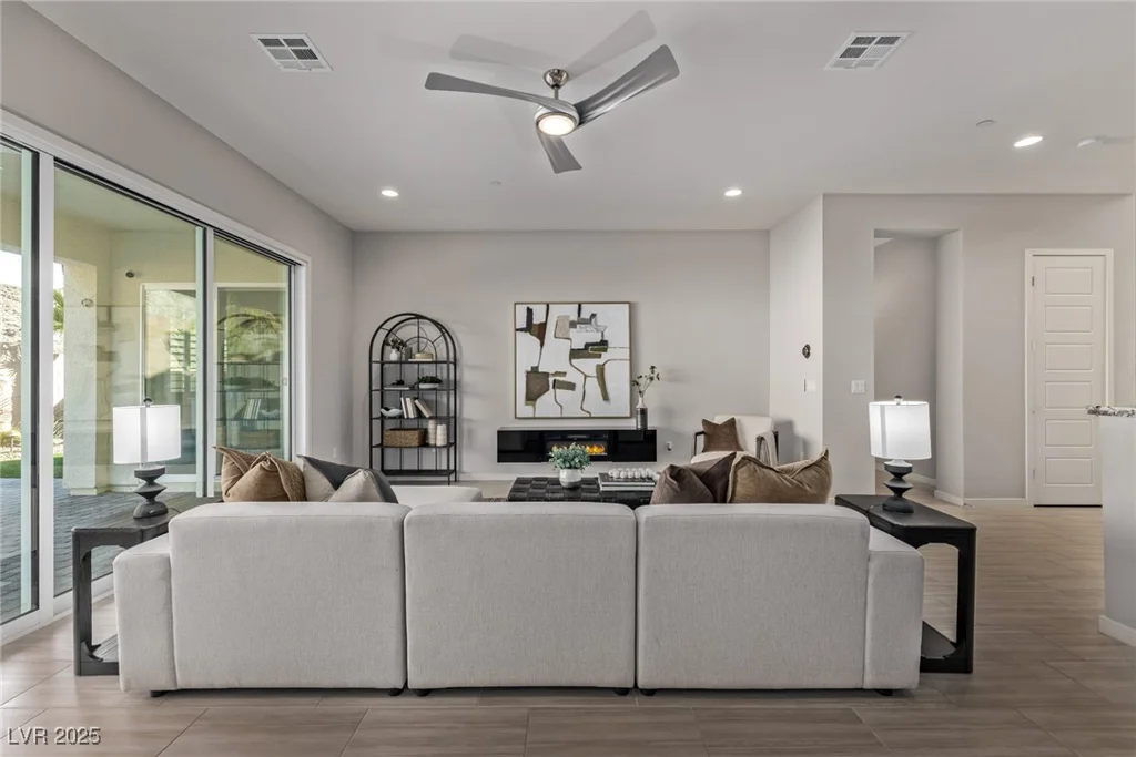 30 Hilltop Crest, Henderson, NV 89011