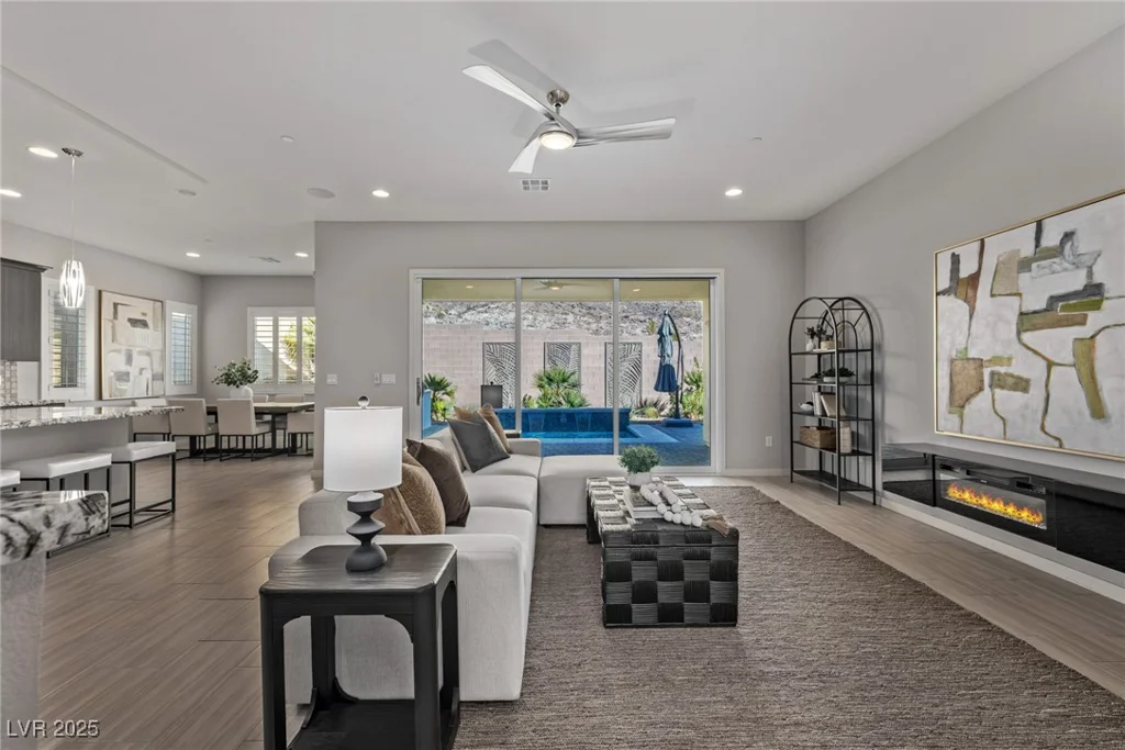 30 Hilltop Crest, Henderson, NV 89011