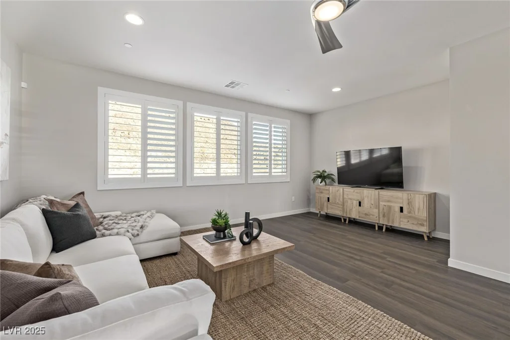 30 Hilltop Crest, Henderson, NV 89011