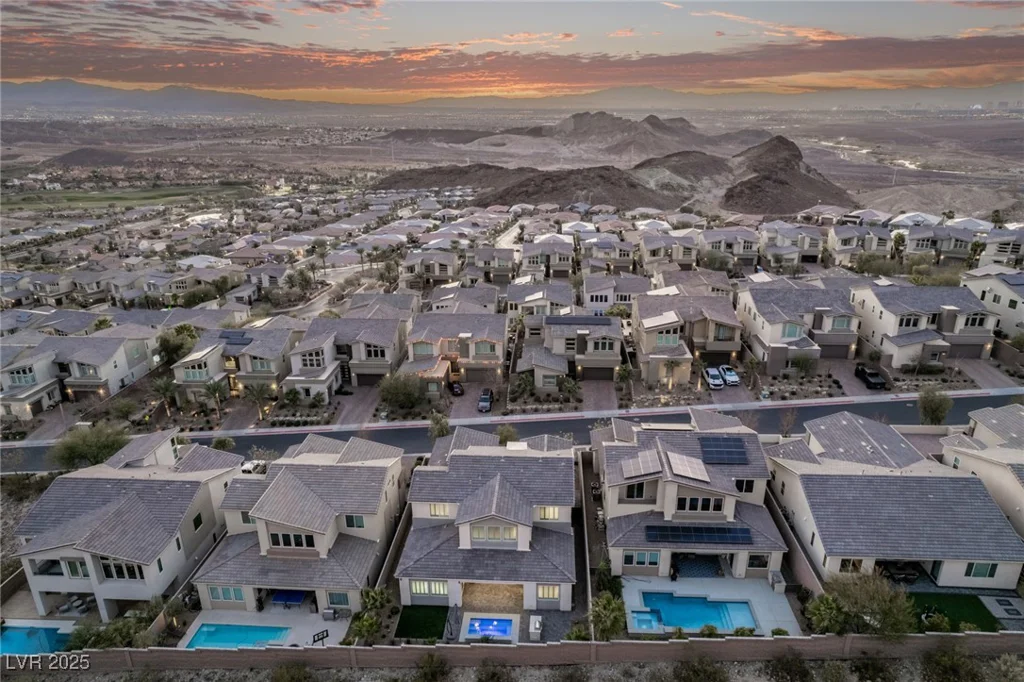 30 Hilltop Crest, Henderson, NV 89011