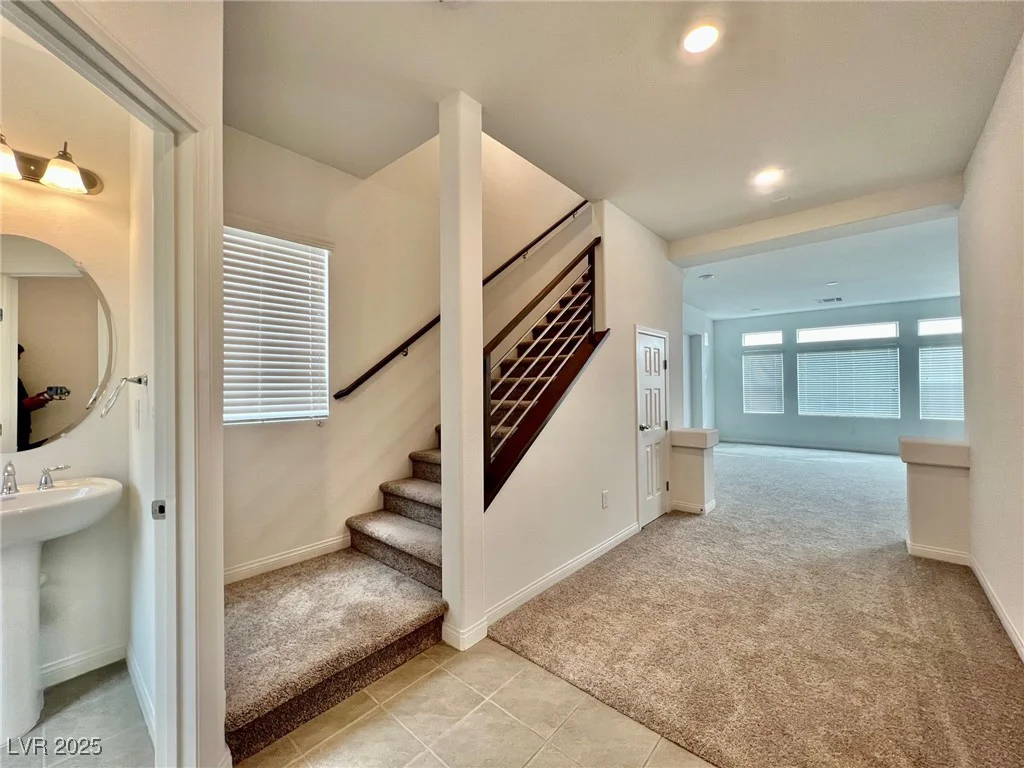 5699 Woodchester, Las Vegas, NV 89139