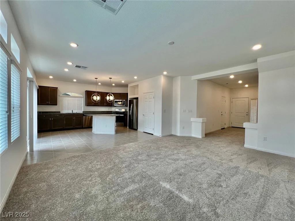 5699 Woodchester, Las Vegas, NV 89139