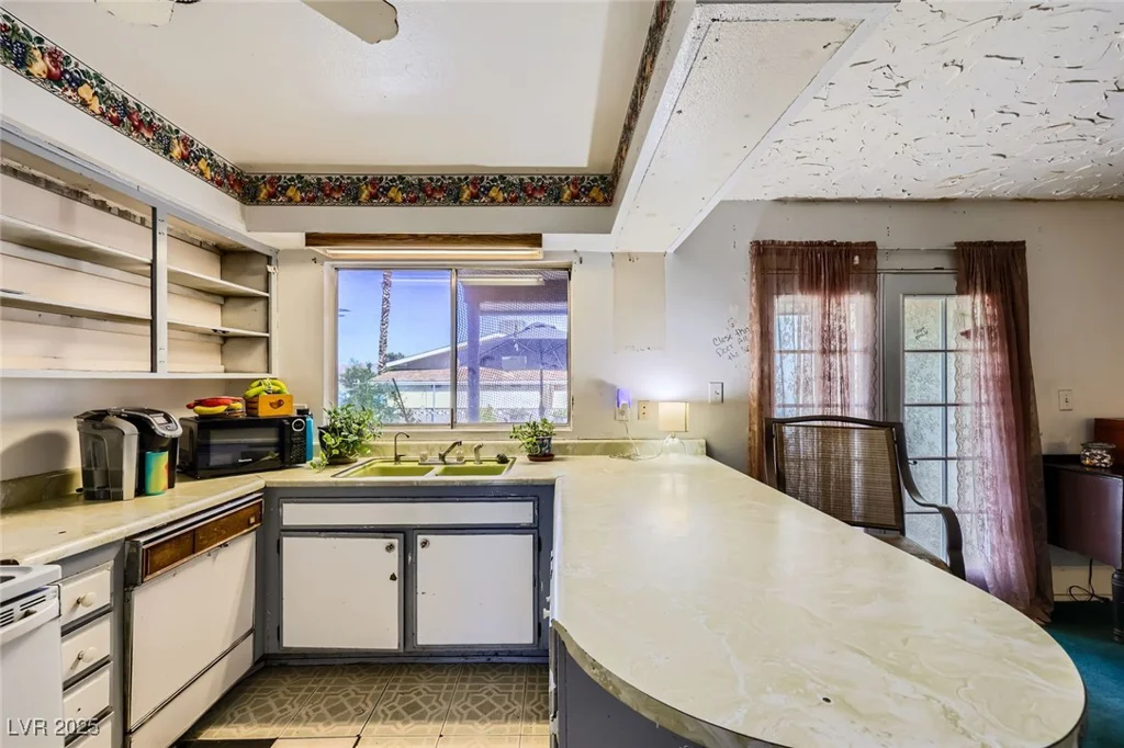 405 Scenic, Henderson, NV 89002