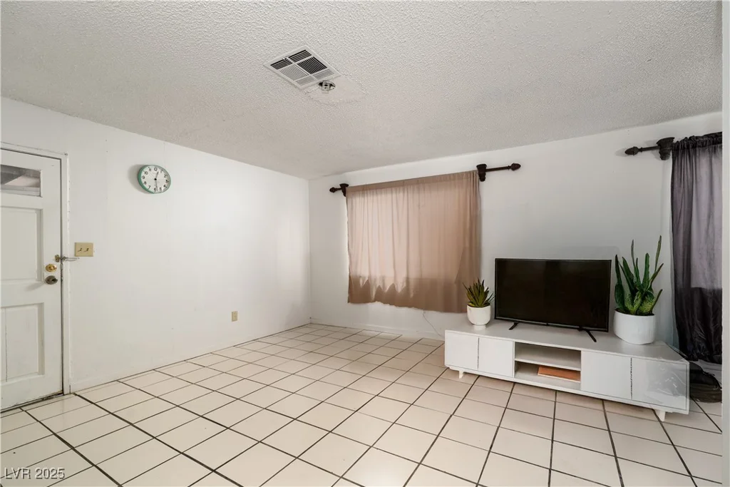 704 Kings, North Las Vegas, NV 89030