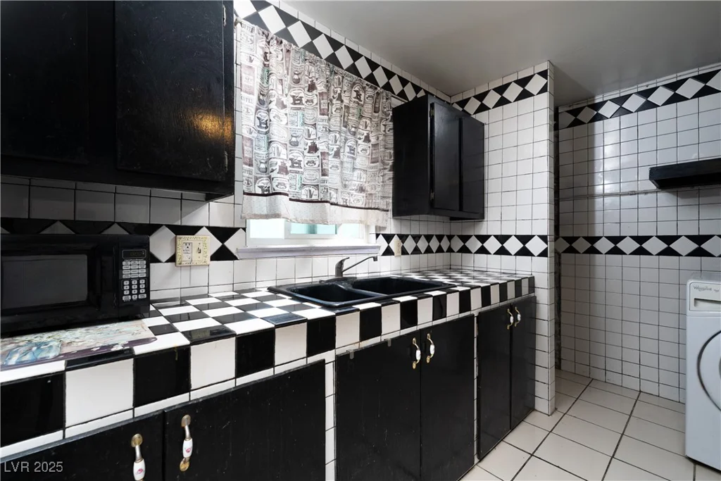 704 Kings, North Las Vegas, NV 89030
