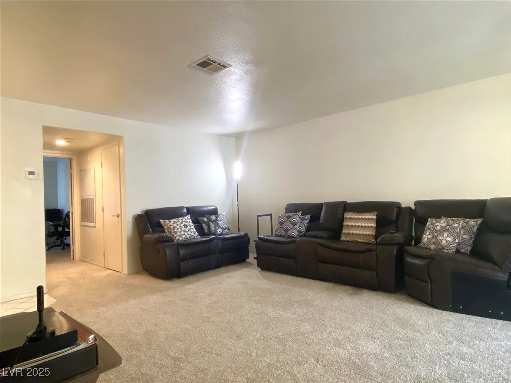 1533 Linnbaker, Las Vegas, NV 89110