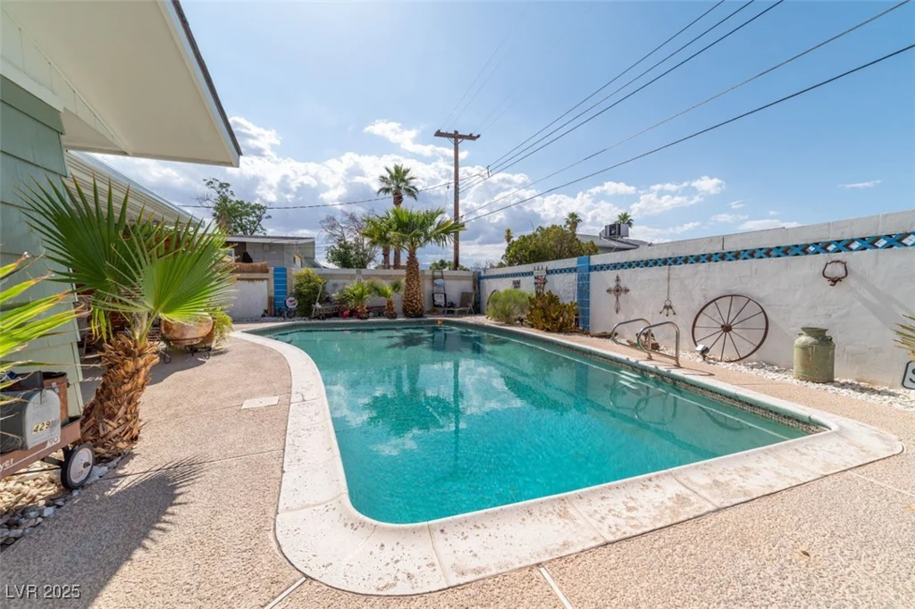 6432 Aberdeen, Las Vegas, NV 89107