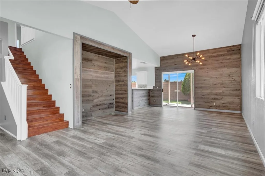 8389 Charlton Valley, Las Vegas, NV 89123
