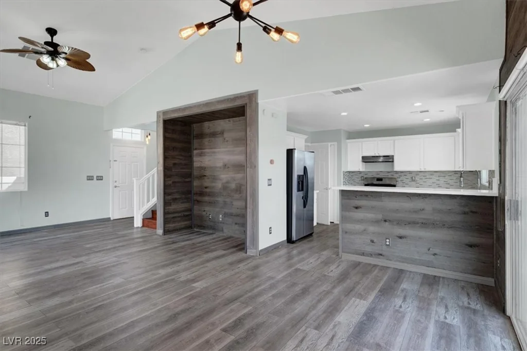 8389 Charlton Valley, Las Vegas, NV 89123
