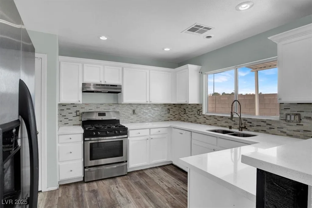 8389 Charlton Valley, Las Vegas, NV 89123