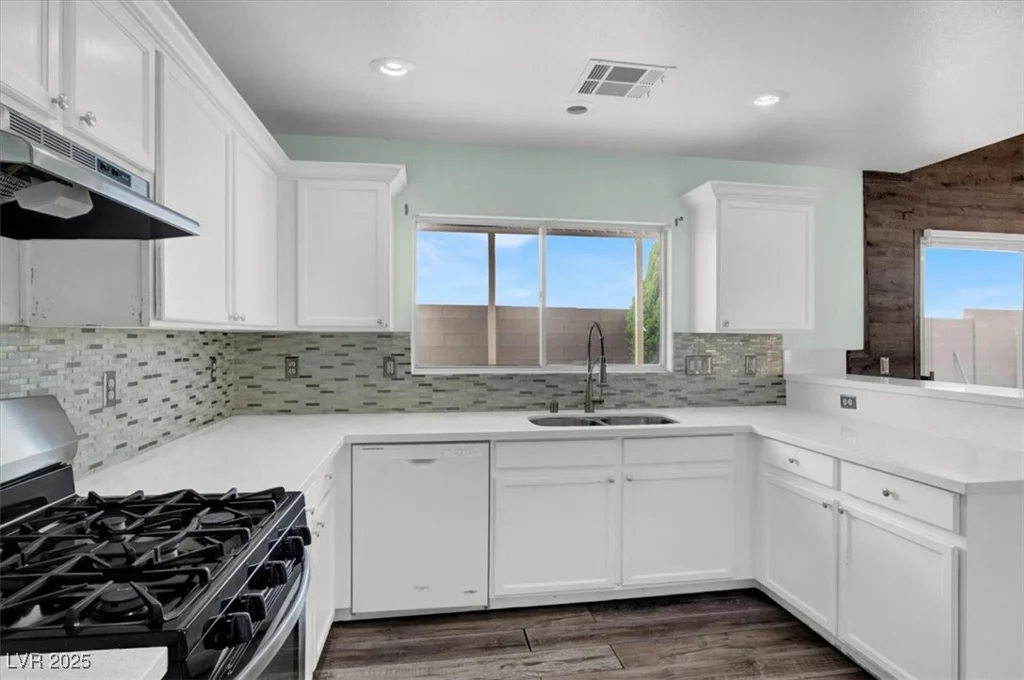8389 Charlton Valley, Las Vegas, NV 89123