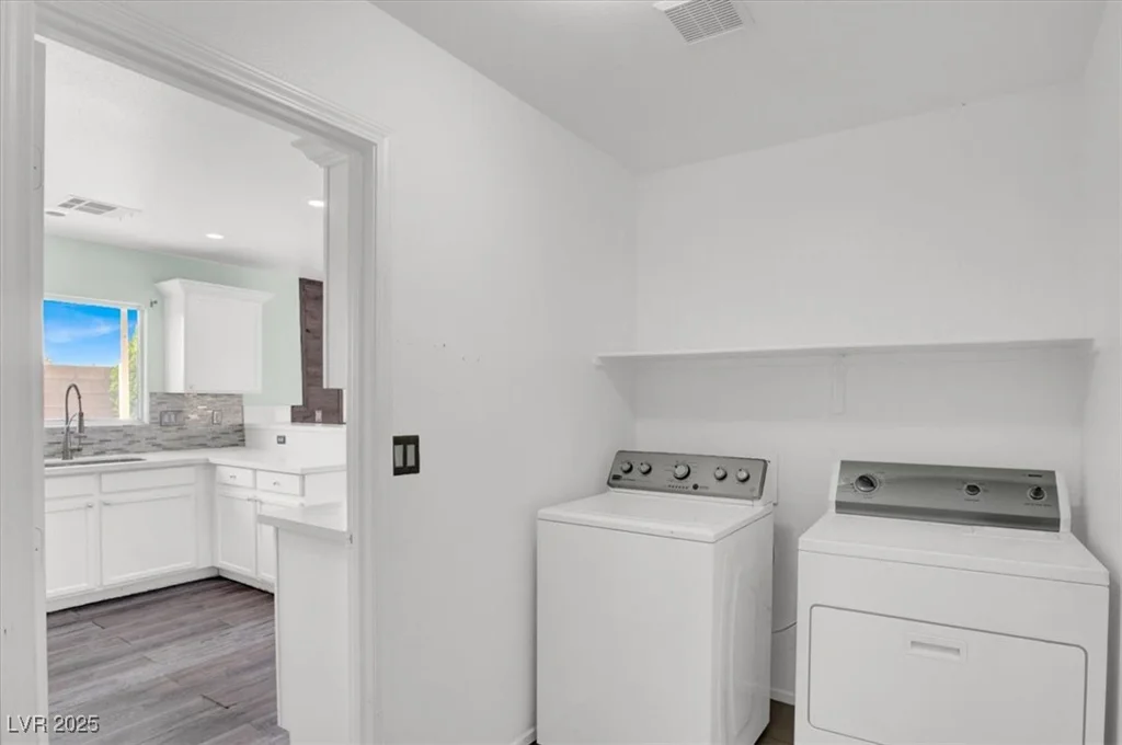 8389 Charlton Valley, Las Vegas, NV 89123