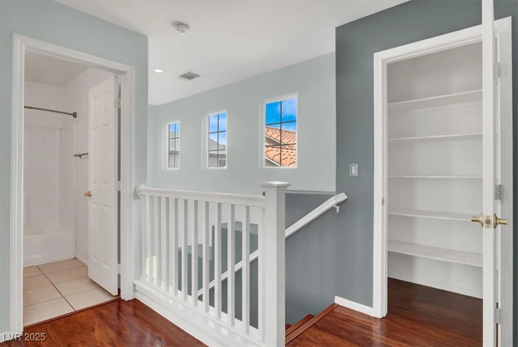 8389 Charlton Valley, Las Vegas, NV 89123