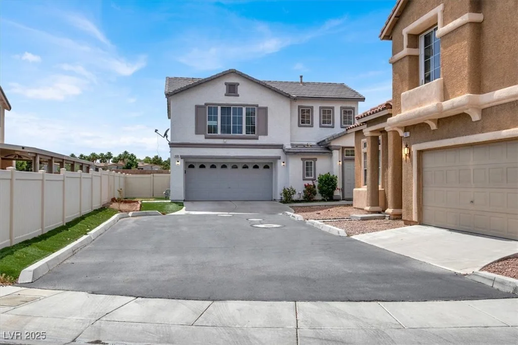 8389 Charlton Valley, Las Vegas, NV 89123