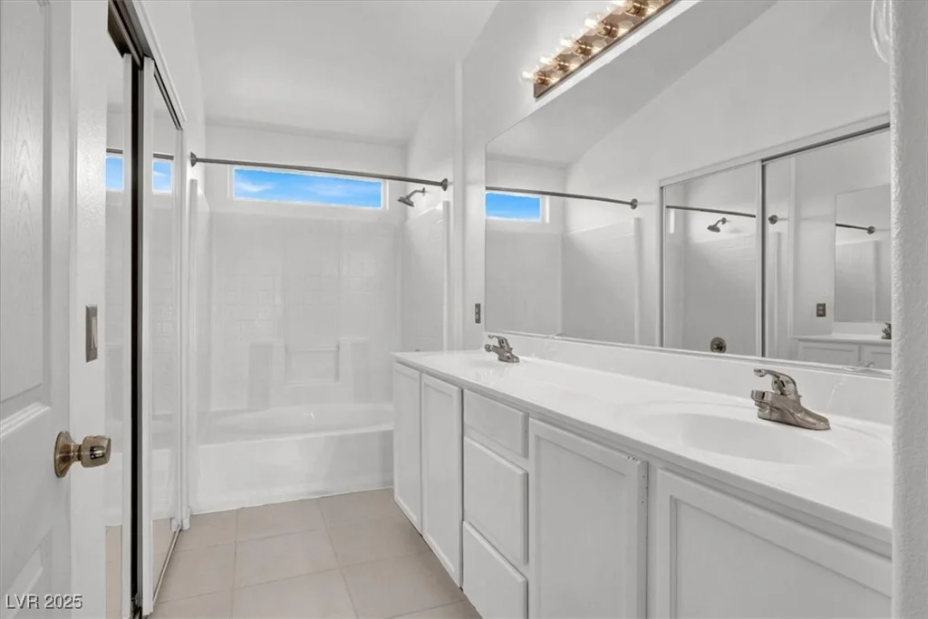8389 Charlton Valley, Las Vegas, NV 89123