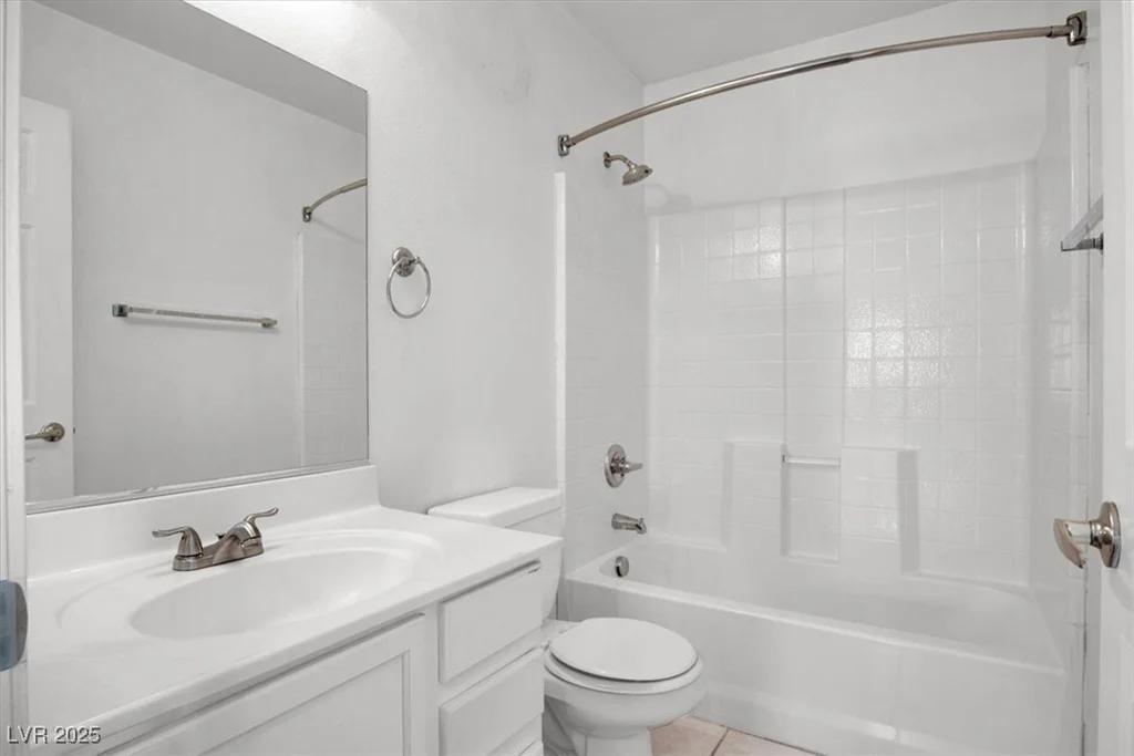 8389 Charlton Valley, Las Vegas, NV 89123