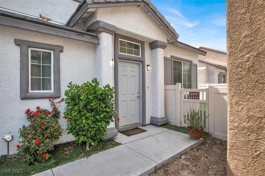 8389 Charlton Valley, Las Vegas, NV 89123
