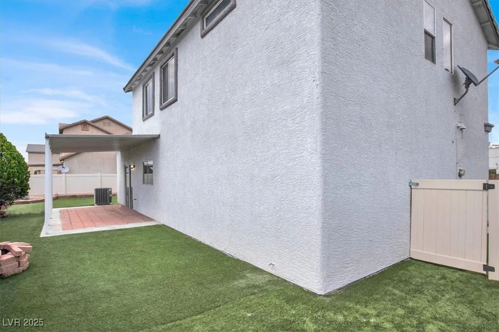 8389 Charlton Valley, Las Vegas, NV 89123