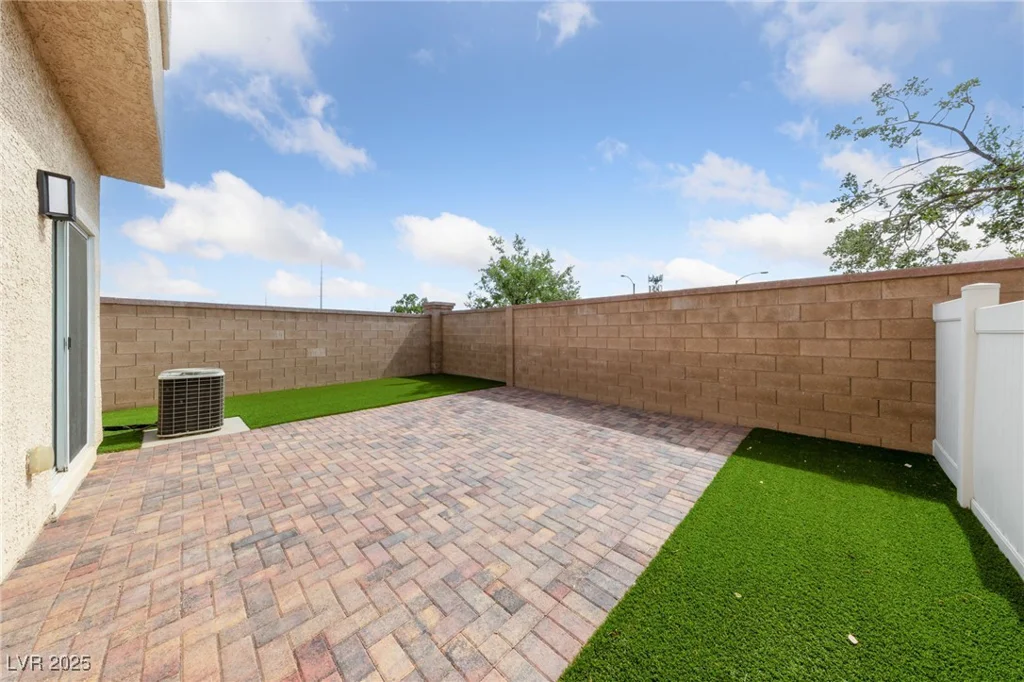 9312 Straw Hays, Las Vegas, NV 89178