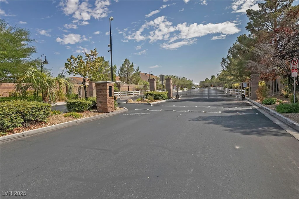 9312 Straw Hays, Las Vegas, NV 89178