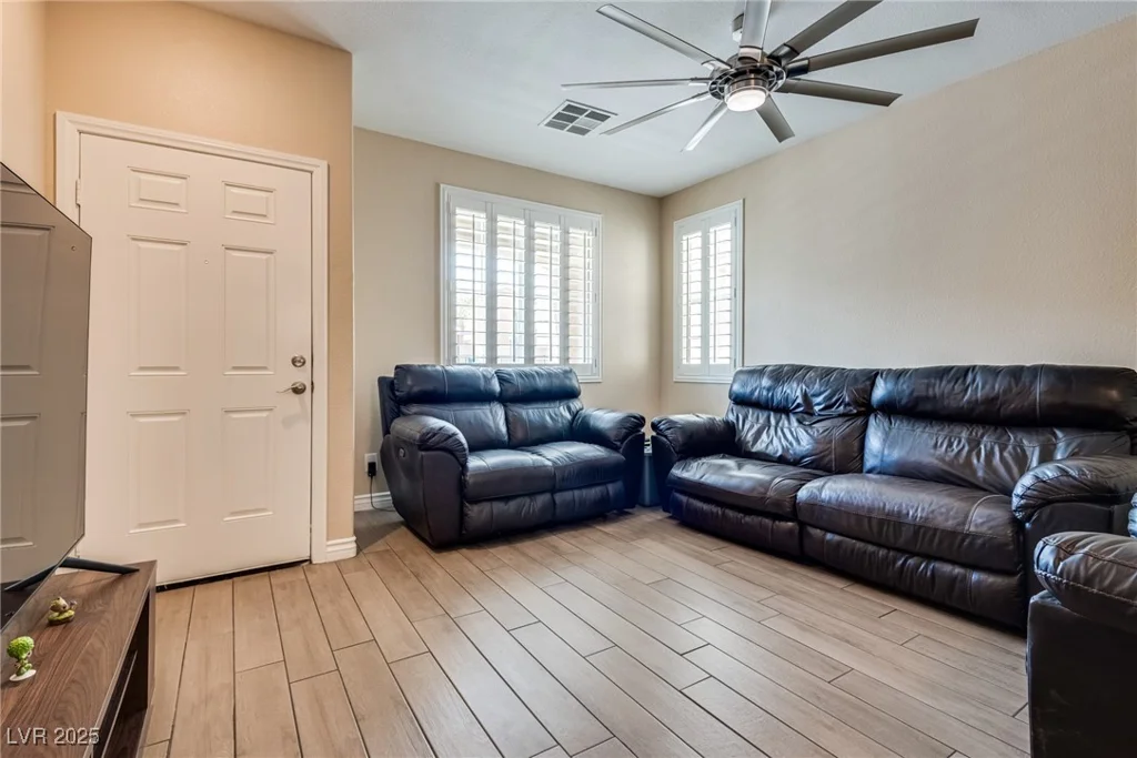 7694 Hampton Park, Las Vegas, NV 89113