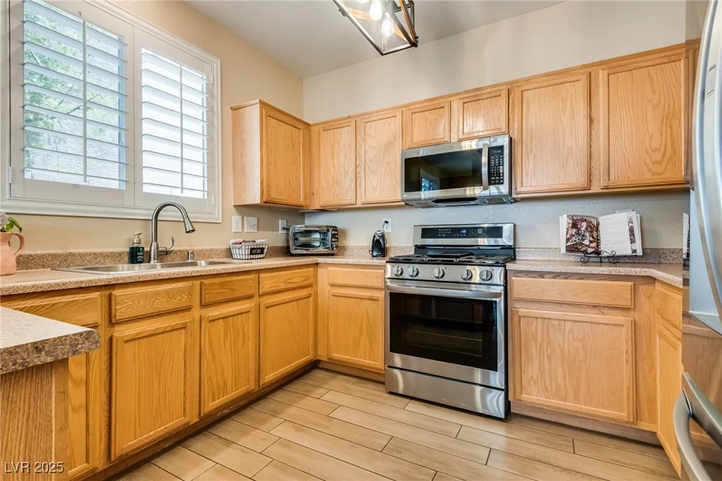 7694 Hampton Park, Las Vegas, NV 89113