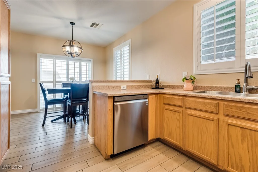 7694 Hampton Park, Las Vegas, NV 89113