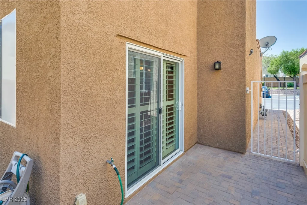 7694 Hampton Park, Las Vegas, NV 89113