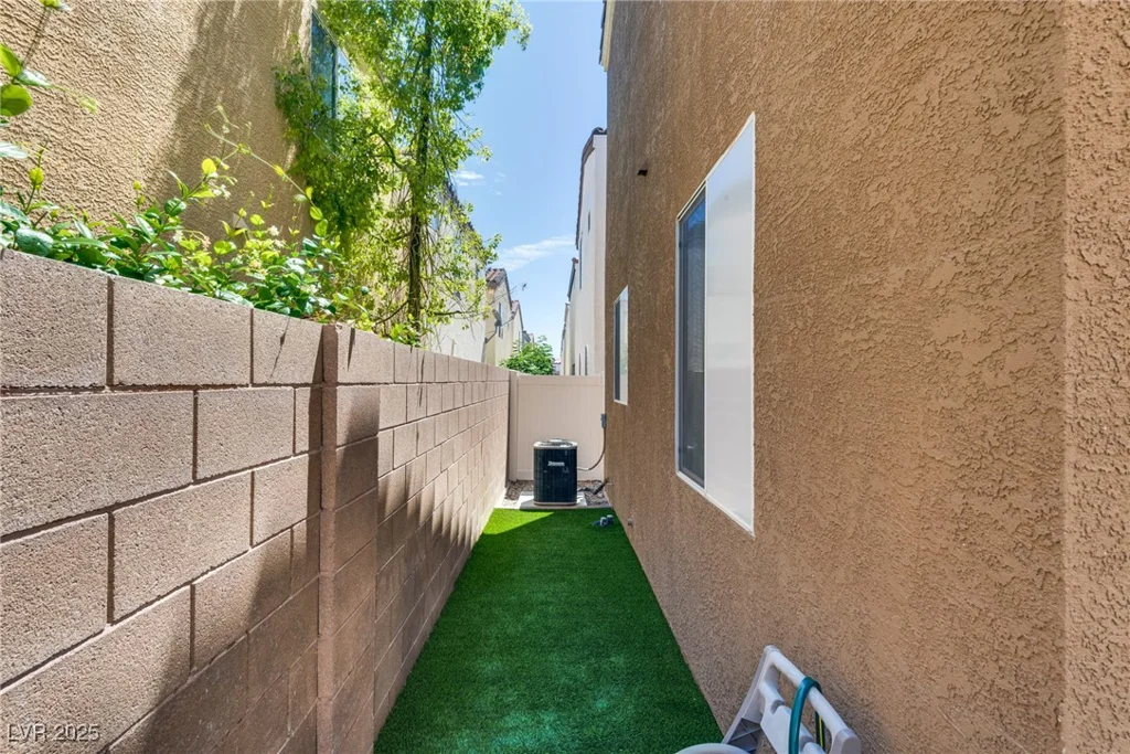 7694 Hampton Park, Las Vegas, NV 89113