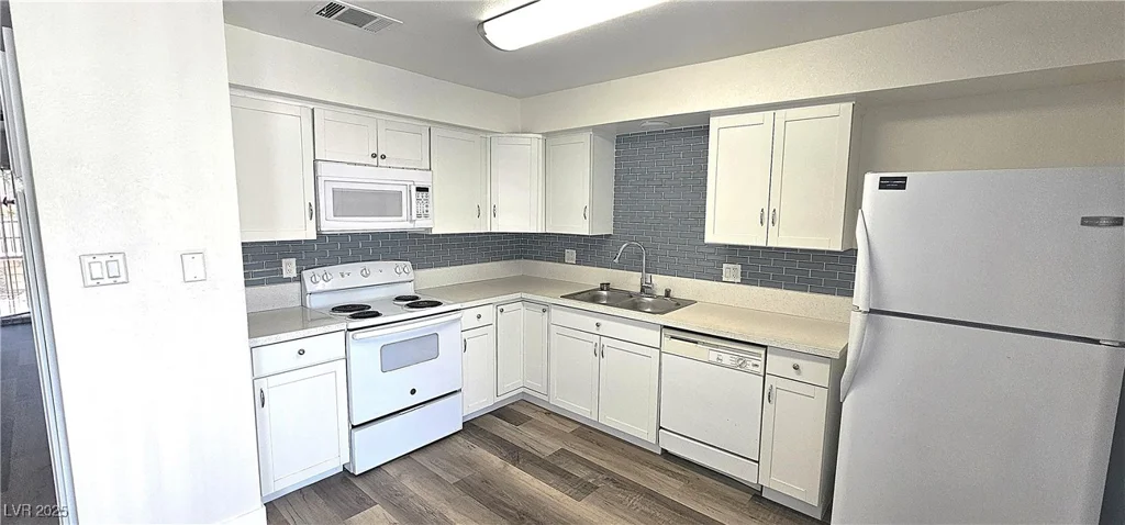 708 Fernwood, Las Vegas, NV 89169