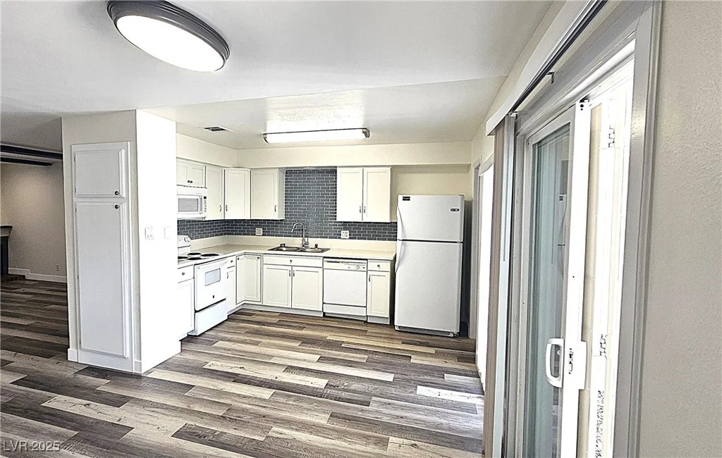 708 Fernwood, Las Vegas, NV 89169
