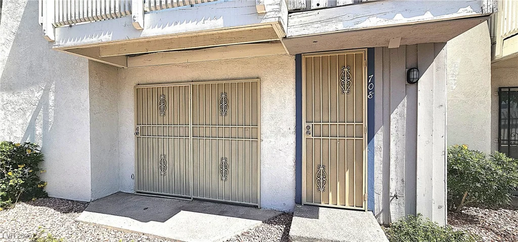 708 Fernwood, Las Vegas, NV 89169