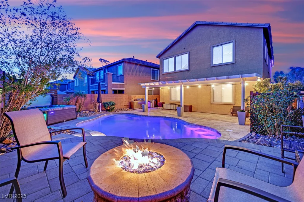 765 Crimson Peak, Henderson, NV 89011
