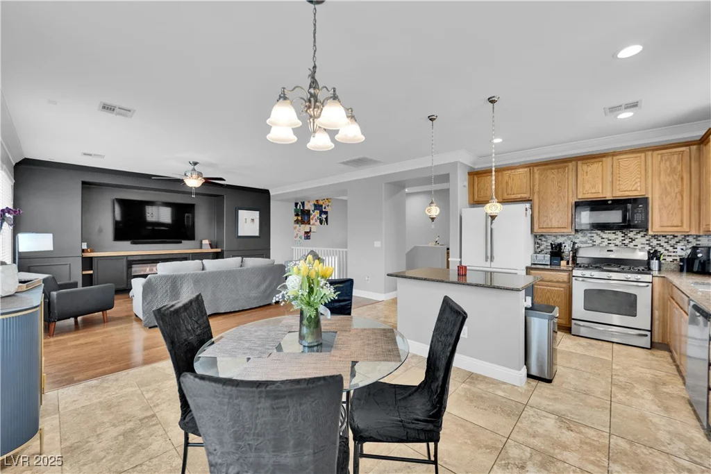 765 Crimson Peak, Henderson, NV 89011