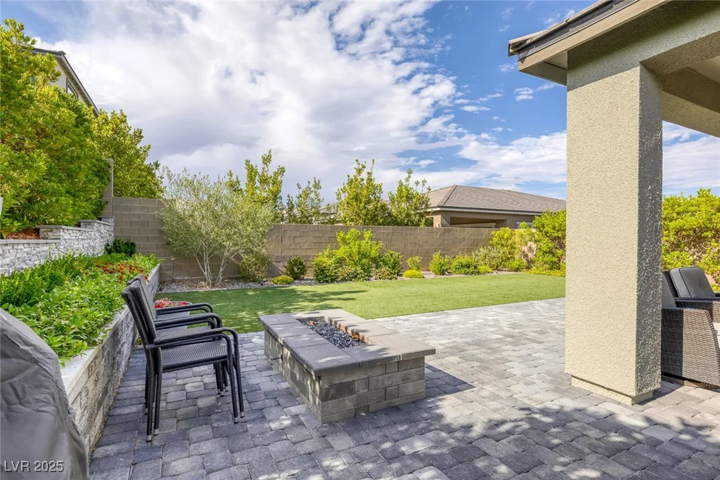 12426 Alpenglow, Las Vegas, NV 89138