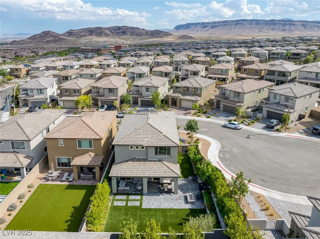 12426 Alpenglow, Las Vegas, NV 89138