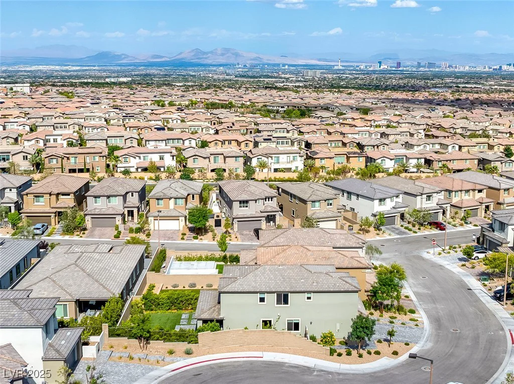 12426 Alpenglow, Las Vegas, NV 89138