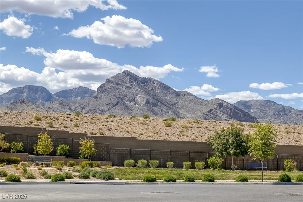 12426 Alpenglow, Las Vegas, NV 89138