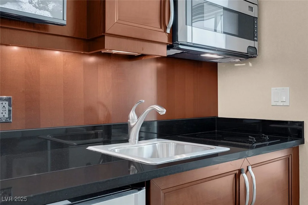 125 HARMON, Las Vegas, NV 89109