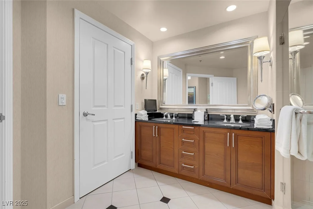 125 HARMON, Las Vegas, NV 89109