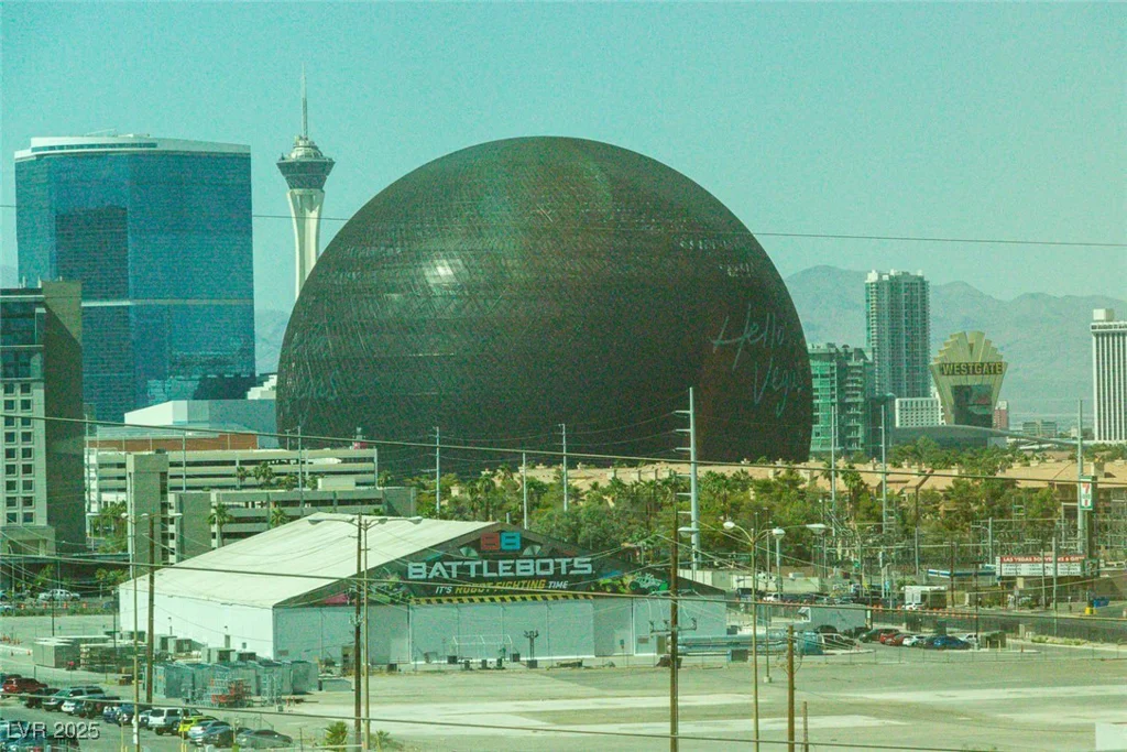 125 HARMON, Las Vegas, NV 89109