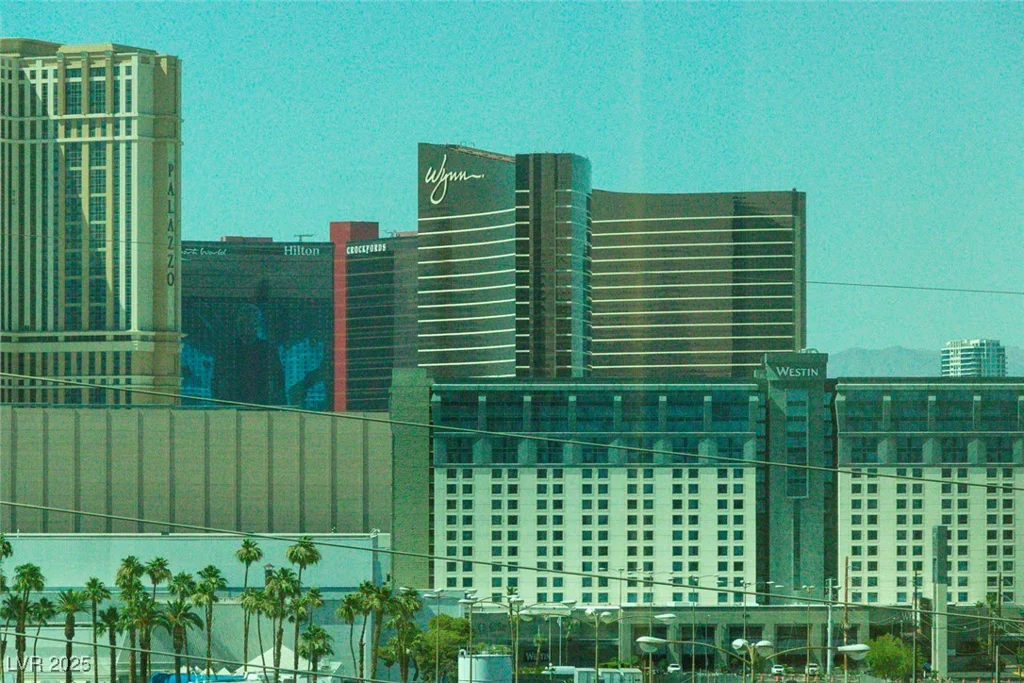 125 HARMON, Las Vegas, NV 89109