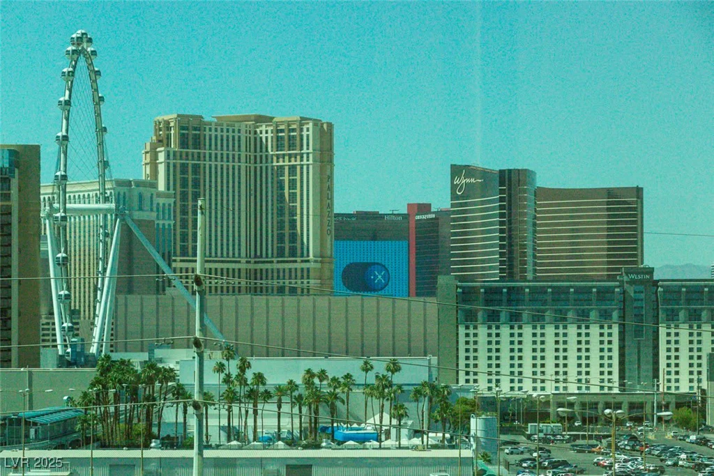 125 HARMON, Las Vegas, NV 89109