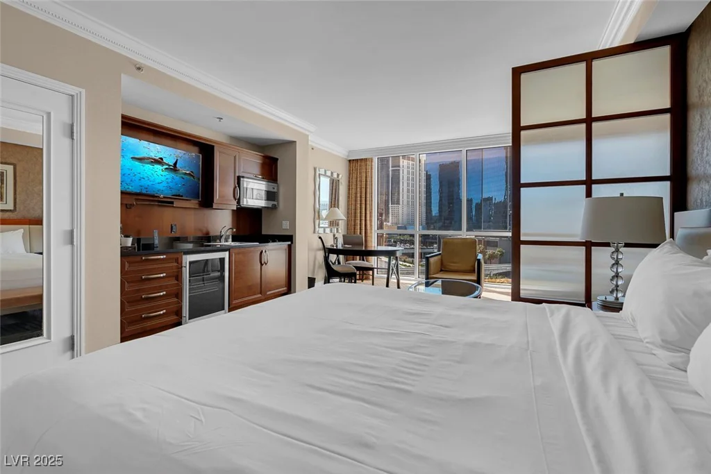 125 HARMON, Las Vegas, NV 89109